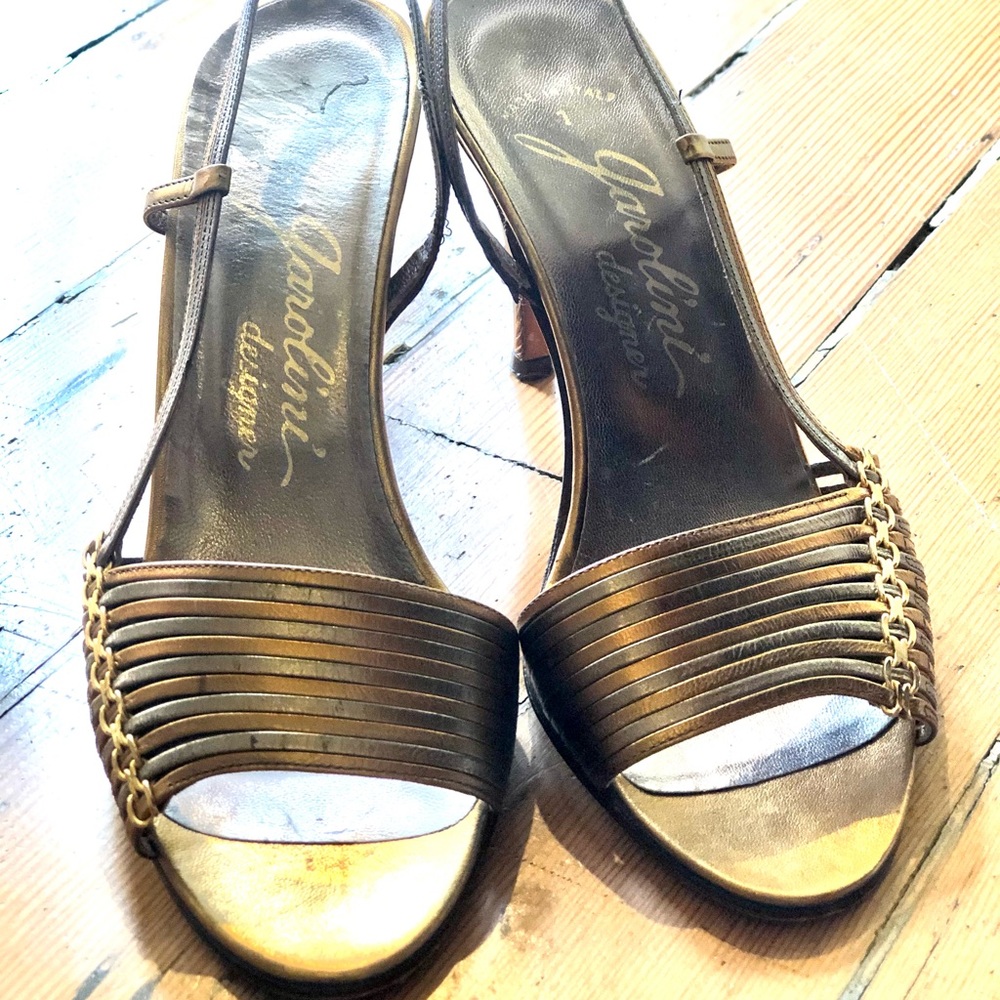 ⭐️ Vintage Gold Heels ⭐️ - Picture 2 of 13